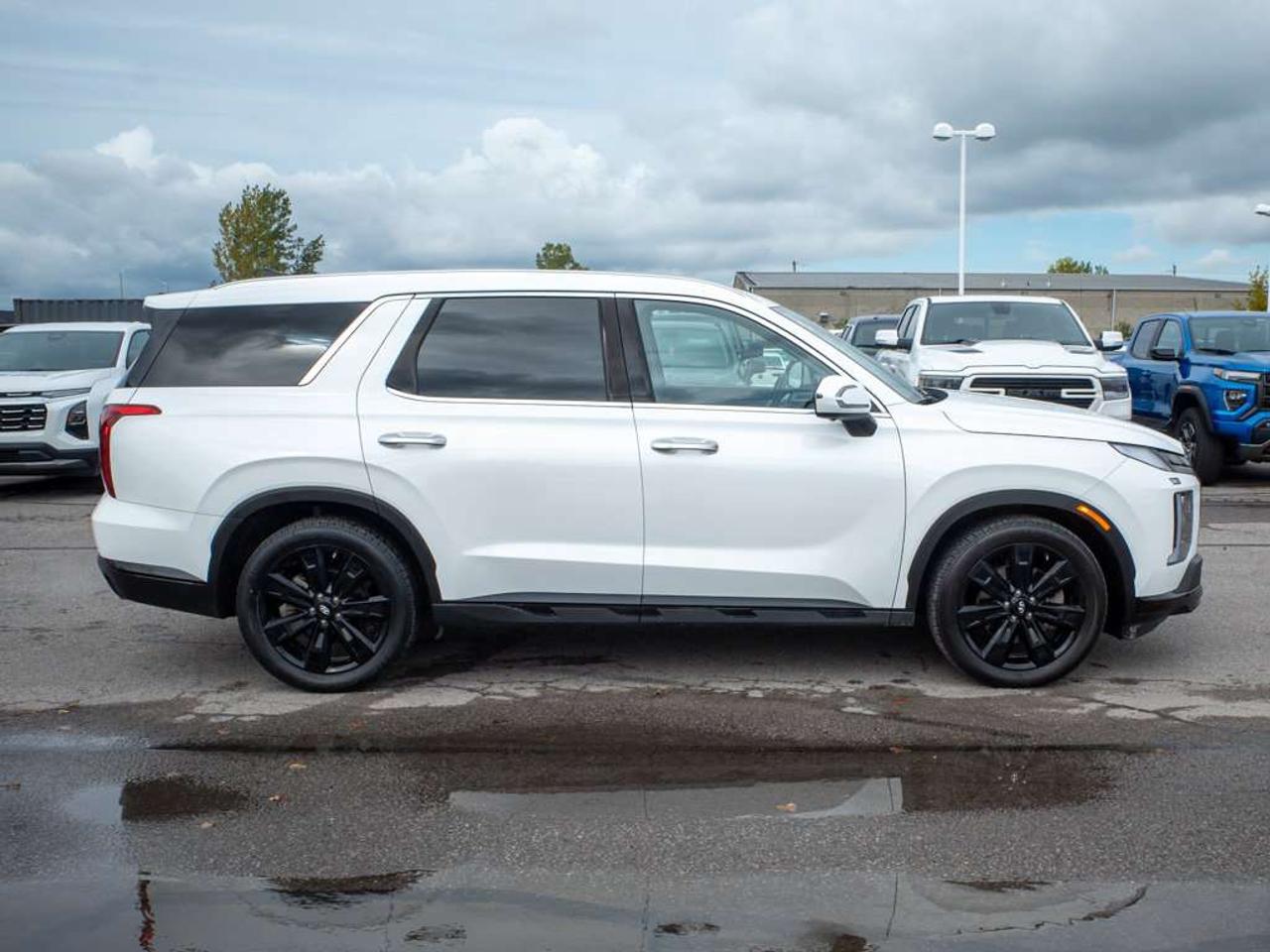2023 Hyundai PALISADE Urban - Premium Sound System   Cooled Front Seats Photo