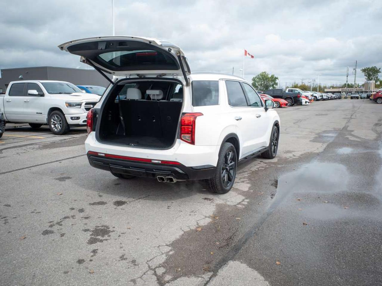 2023 Hyundai PALISADE Urban - Premium Sound System   Cooled Front Seats Photo