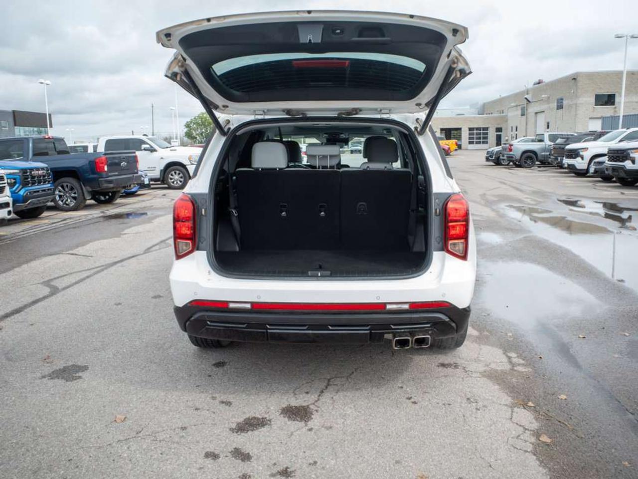 2023 Hyundai PALISADE Urban - Premium Sound System   Cooled Front Seats Photo