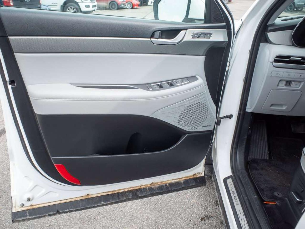 2023 Hyundai PALISADE Urban - Premium Sound System   Cooled Front Seats Photo