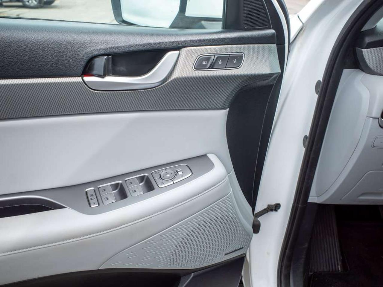 2023 Hyundai PALISADE Urban - Premium Sound System   Cooled Front Seats Photo