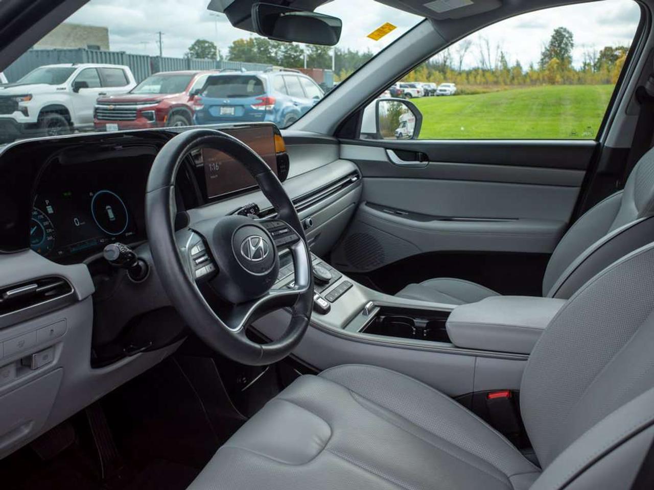 2023 Hyundai PALISADE Urban - Premium Sound System   Cooled Front Seats Photo