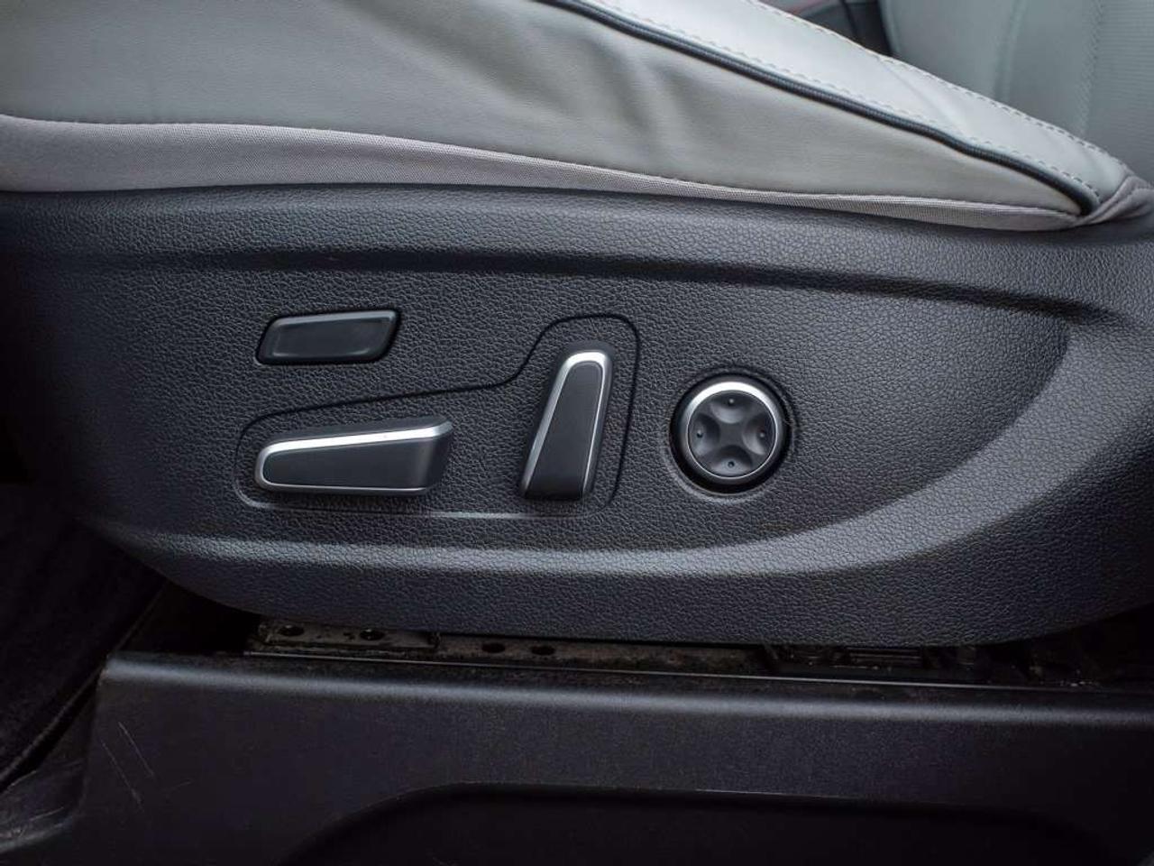 2023 Hyundai PALISADE Urban - Premium Sound System   Cooled Front Seats Photo