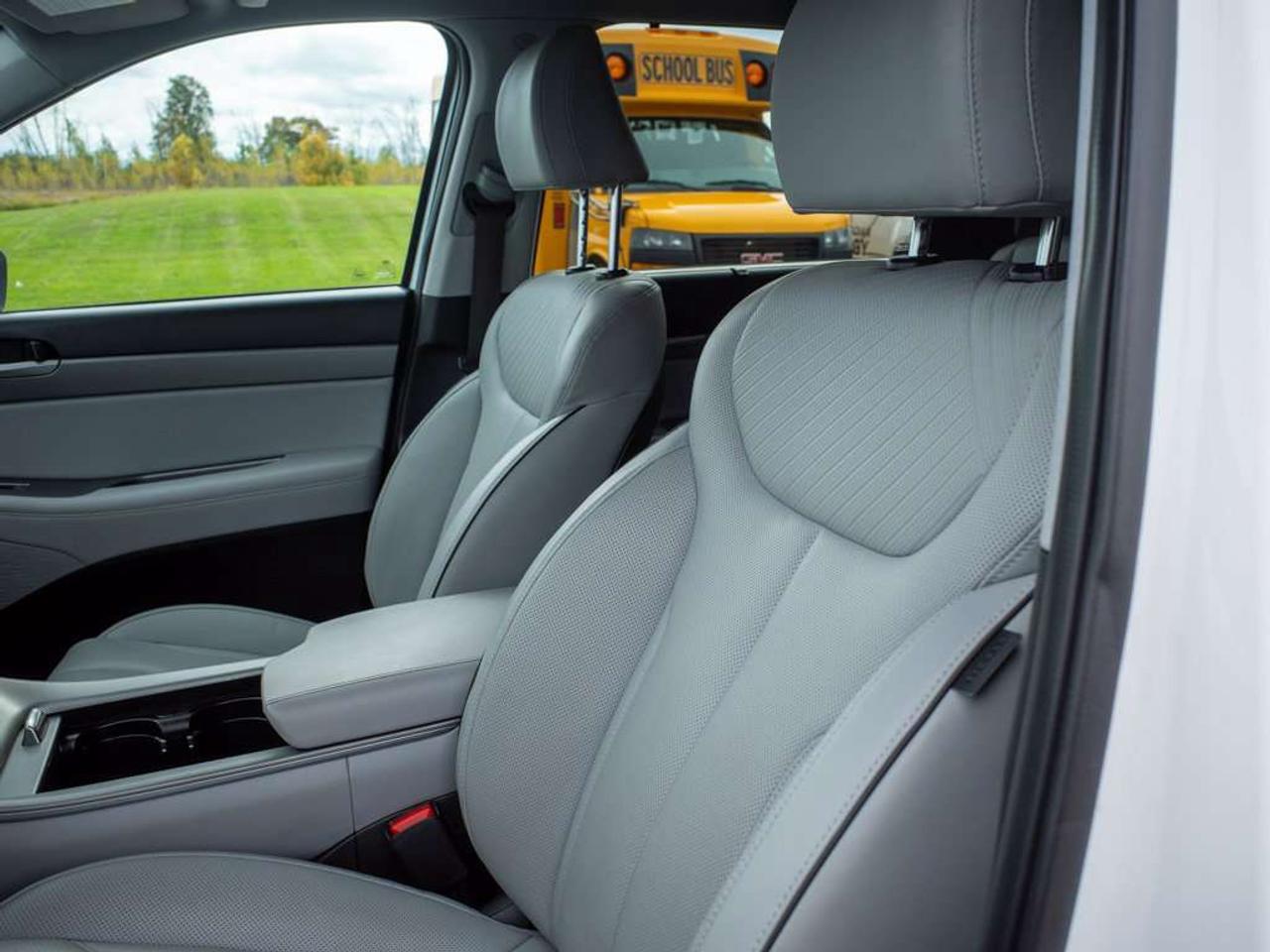 2023 Hyundai PALISADE Urban - Premium Sound System   Cooled Front Seats Photo