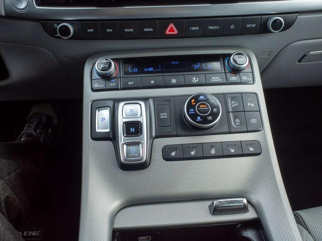 2023 Hyundai PALISADE Urban - Premium Sound System   Cooled Front Seats Photo