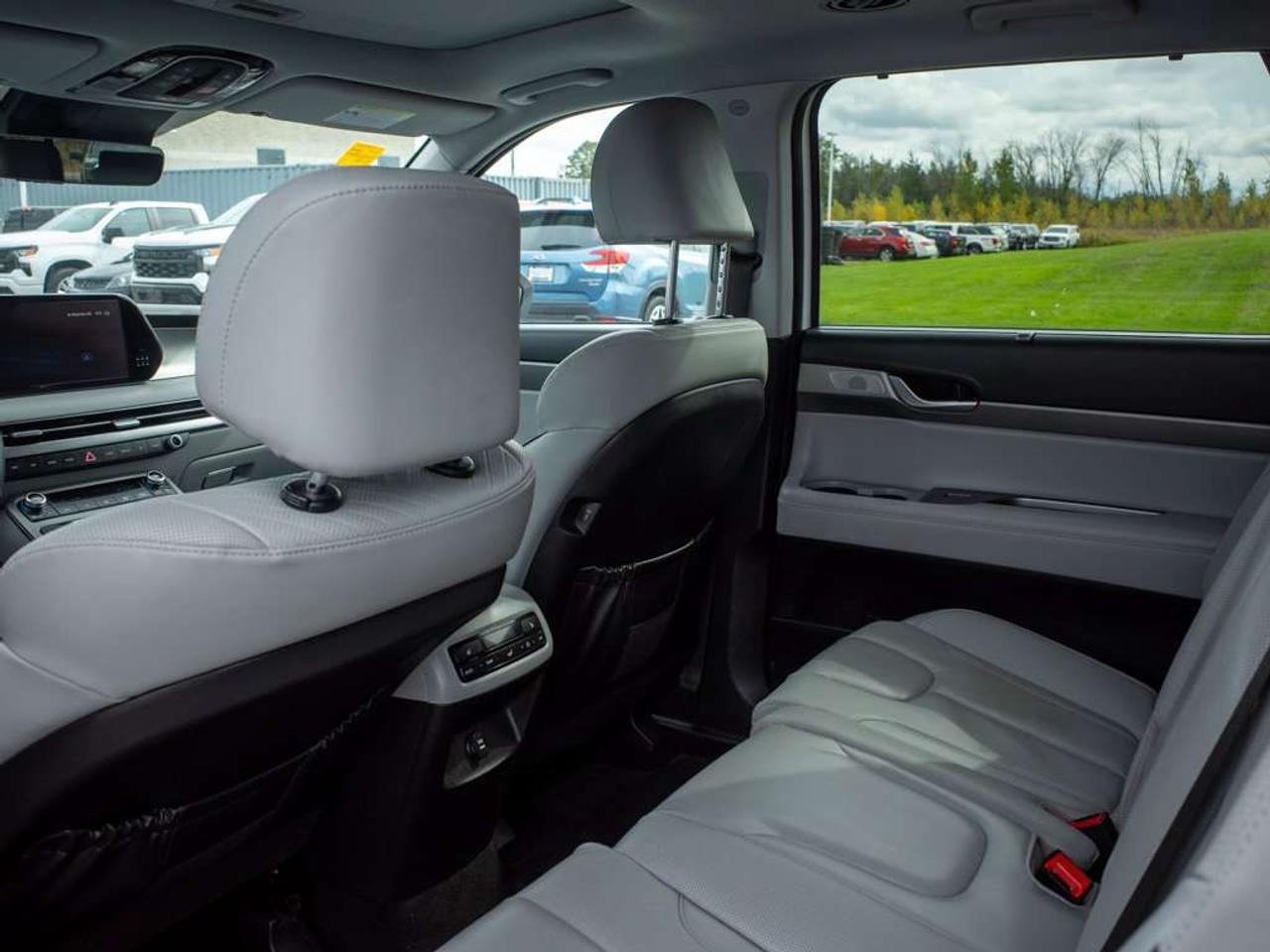 2023 Hyundai PALISADE Urban - Premium Sound System   Cooled Front Seats Photo