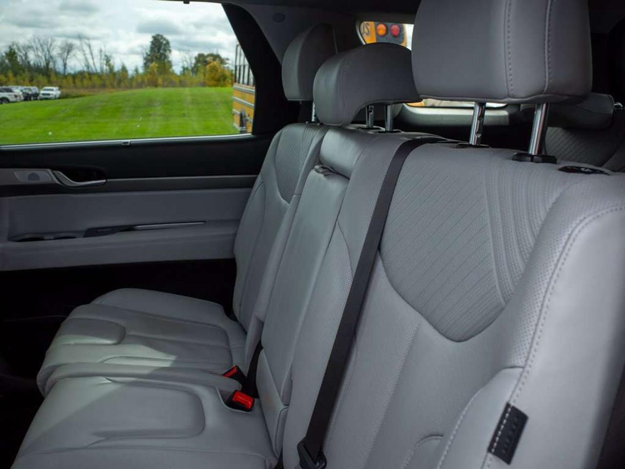 2023 Hyundai PALISADE Urban - Premium Sound System   Cooled Front Seats Photo