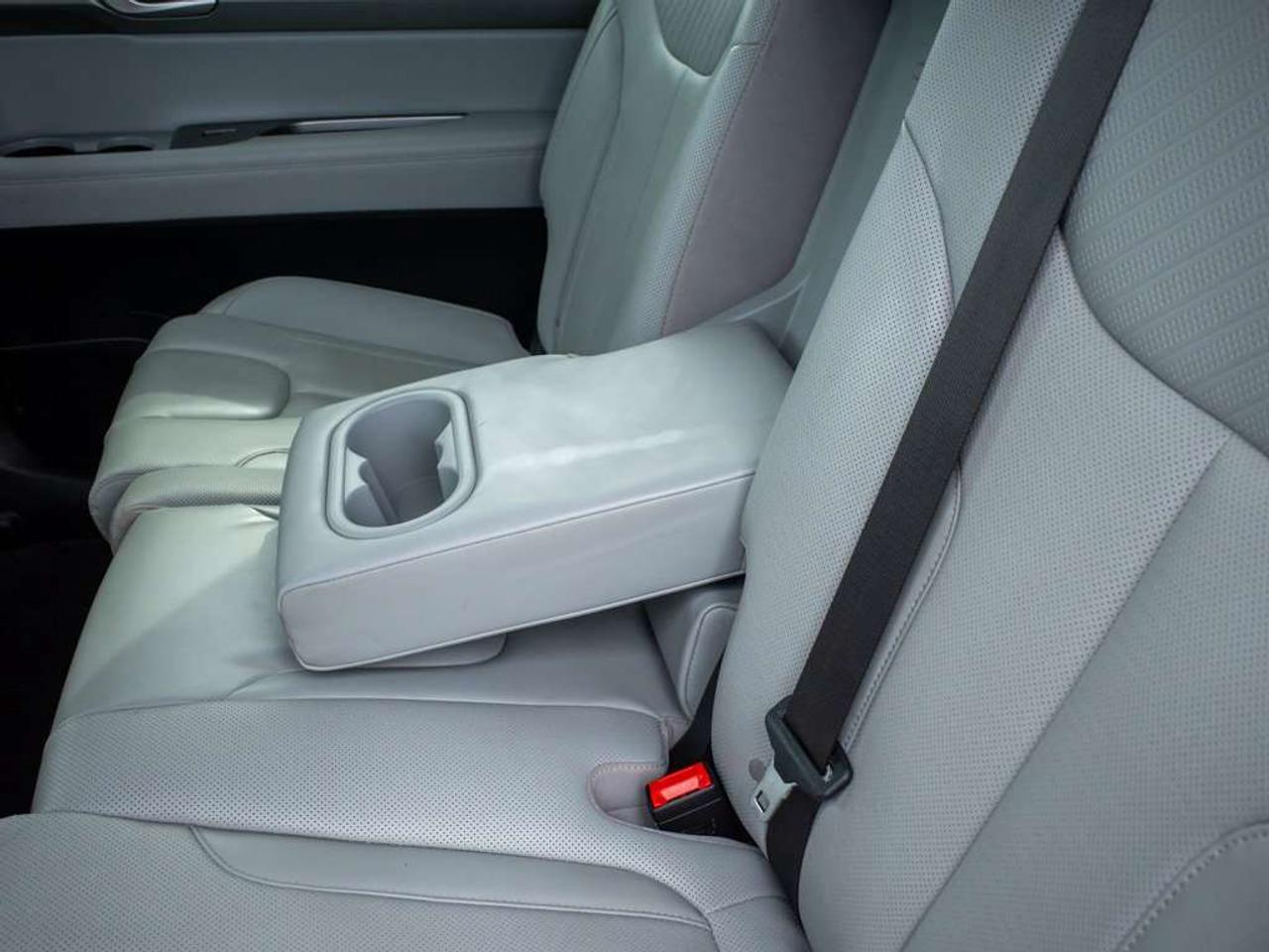 2023 Hyundai PALISADE Urban - Premium Sound System   Cooled Front Seats Photo