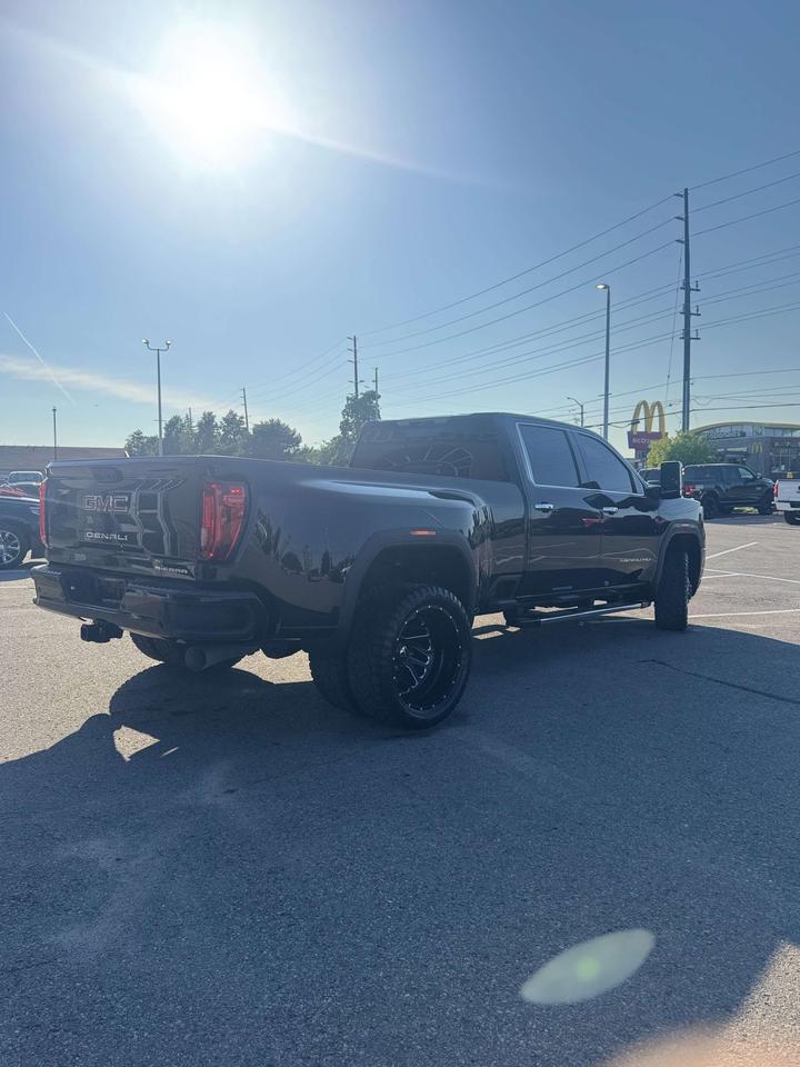 2020 GMC Sierra 3500HD 4WD Crew Cab 172 Denali 8'2 Box Photo