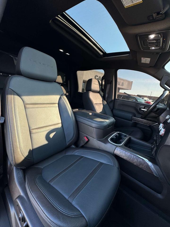2020 GMC Sierra 3500HD 4WD Crew Cab 172 Denali 8'2 Box Photo