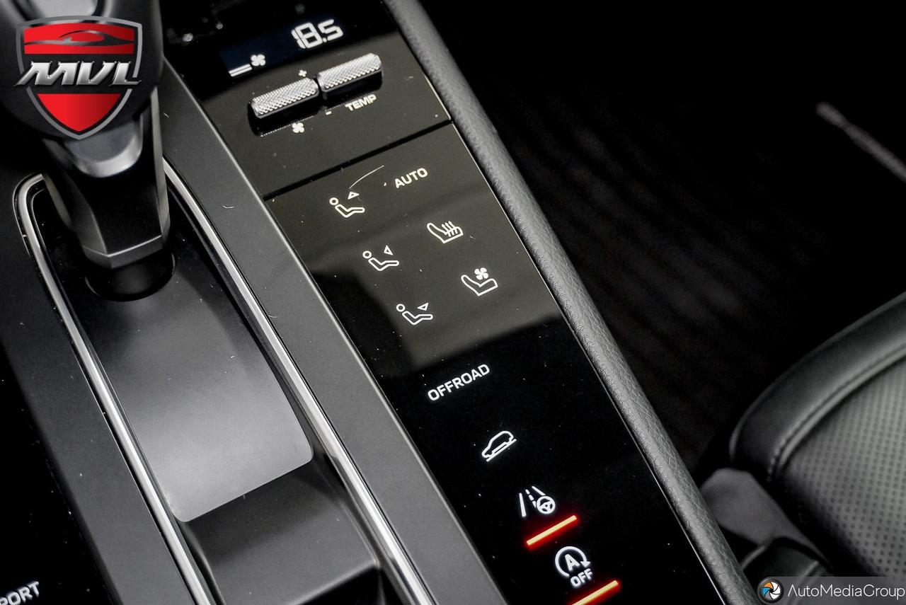 2024 Porsche Macan Base 4dr All-Wheel Drive Photo
