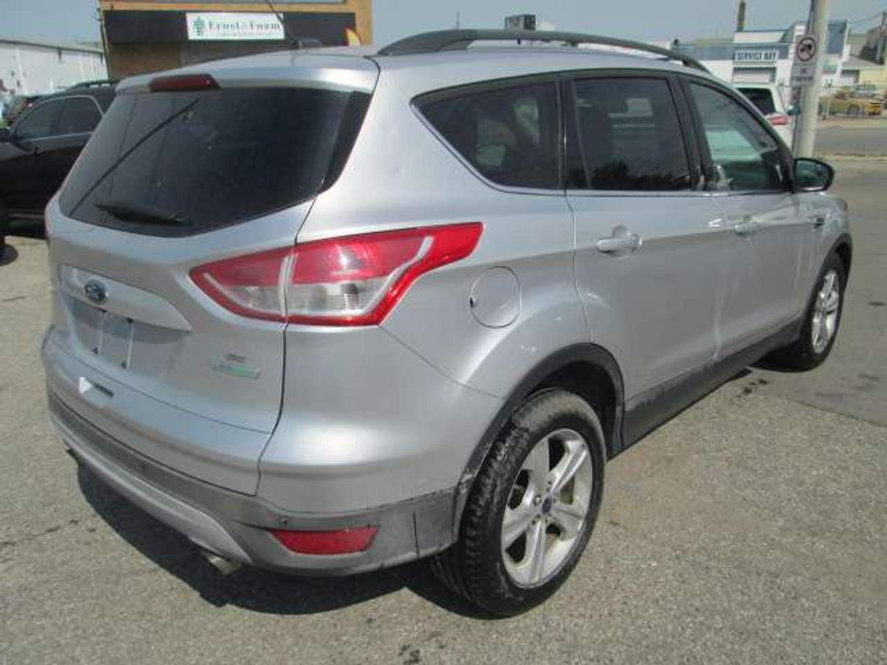 2015 Ford Escape SE, Leather, Back Up Camera, Local Trade Photo2