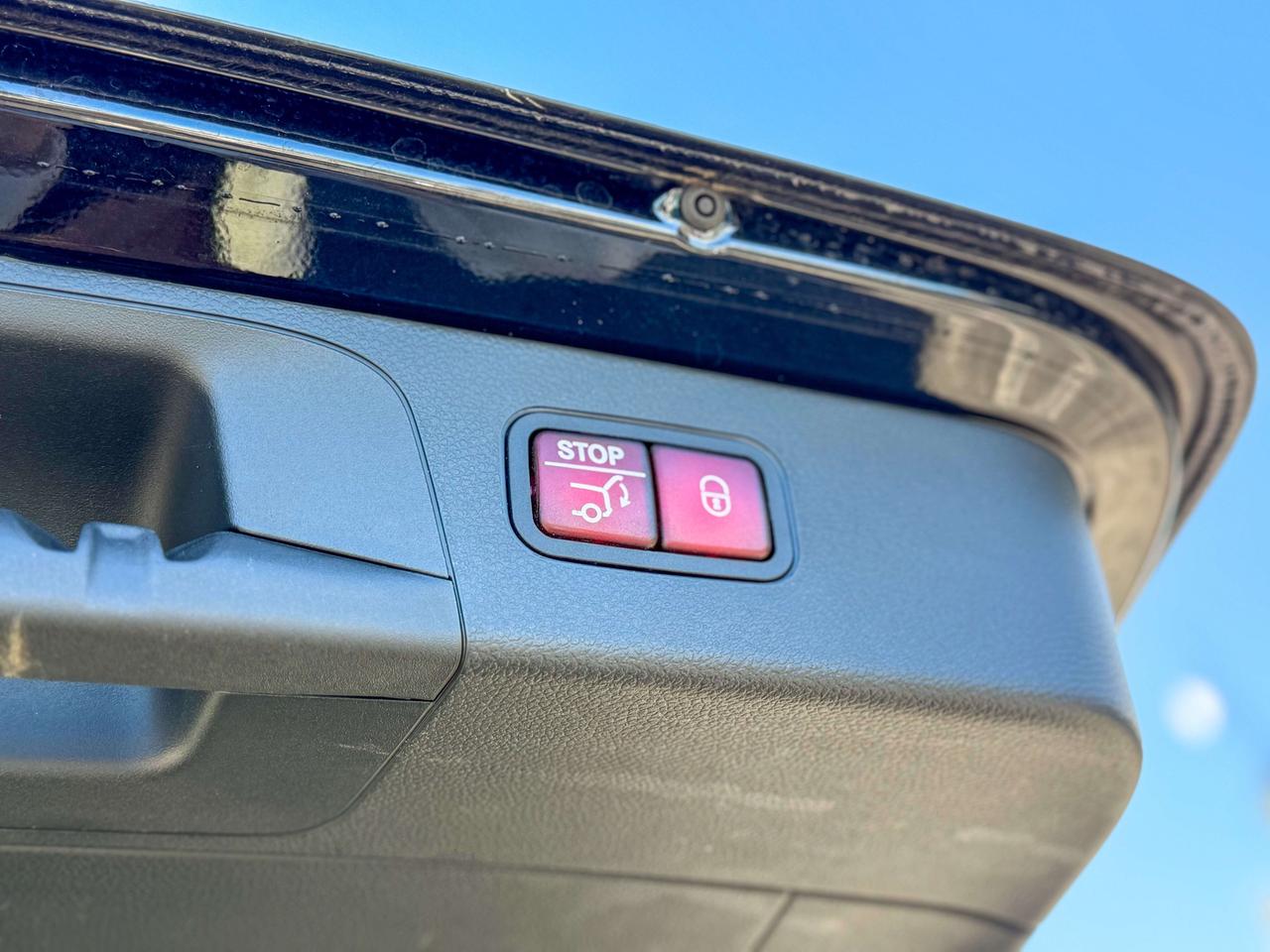 2019 Mercedes-Benz GLC GLC-300/NAVI/BSM/ROOF/CAMERA/LOW KM/NO ACCIDENTS Photo