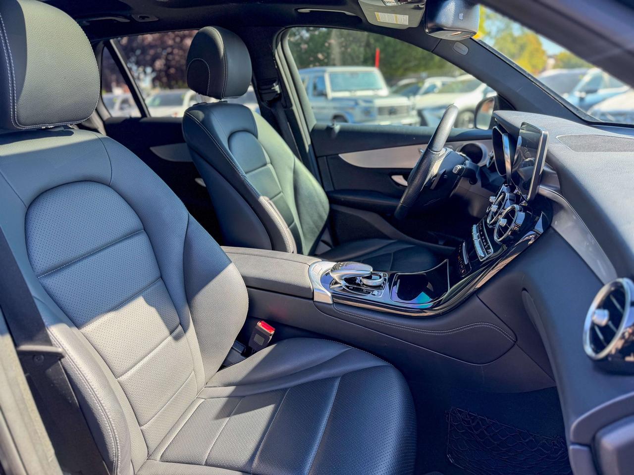 2019 Mercedes-Benz GLC GLC-300/NAVI/BSM/ROOF/CAMERA/LOW KM/NO ACCIDENTS Photo
