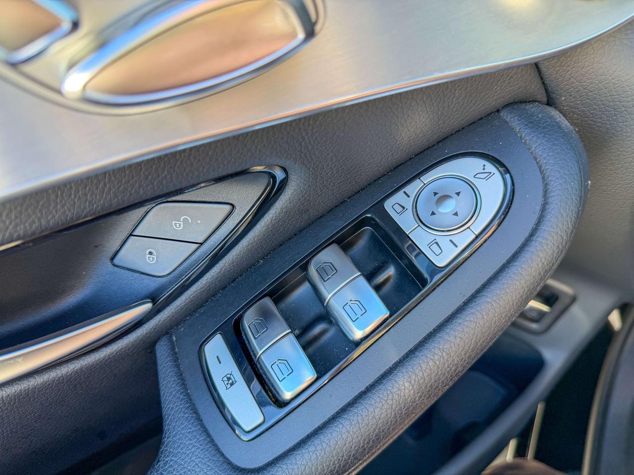2019 Mercedes-Benz GLC GLC-300/NAVI/BSM/ROOF/CAMERA/LOW KM/NO ACCIDENTS Photo