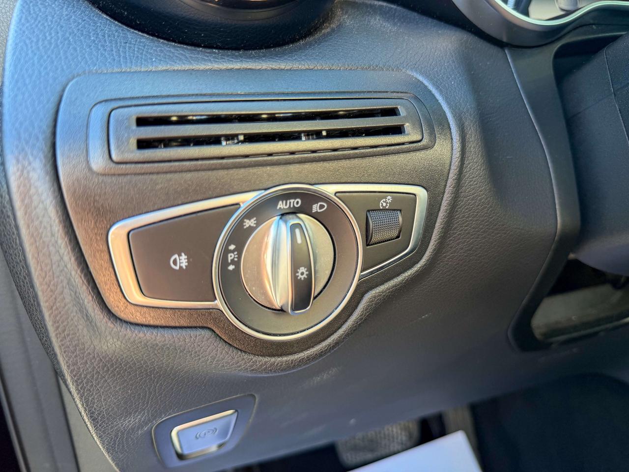 2019 Mercedes-Benz GLC GLC-300/NAVI/BSM/ROOF/CAMERA/LOW KM/NO ACCIDENTS Photo