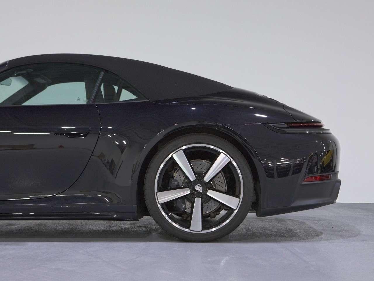 2025 Porsche 911 Carrera Cabriolet Photo