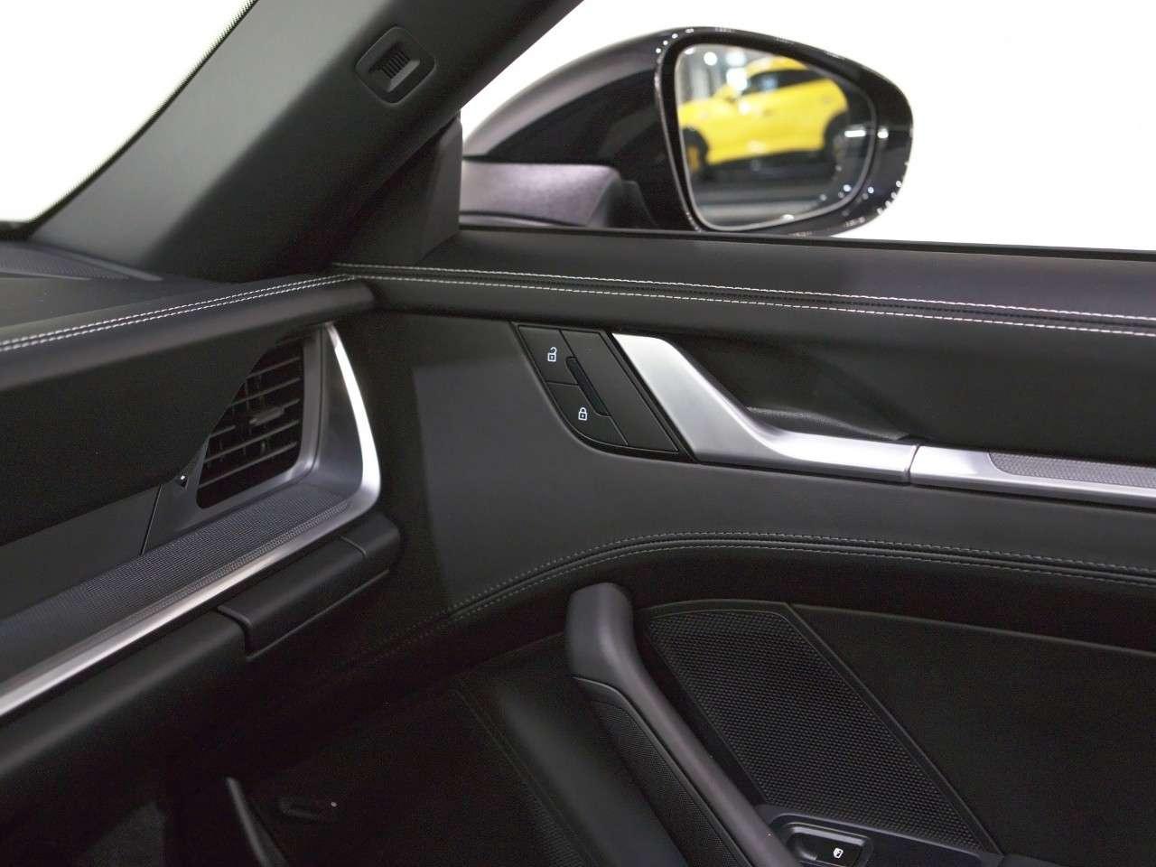 2025 Porsche 911 Carrera Cabriolet Photo