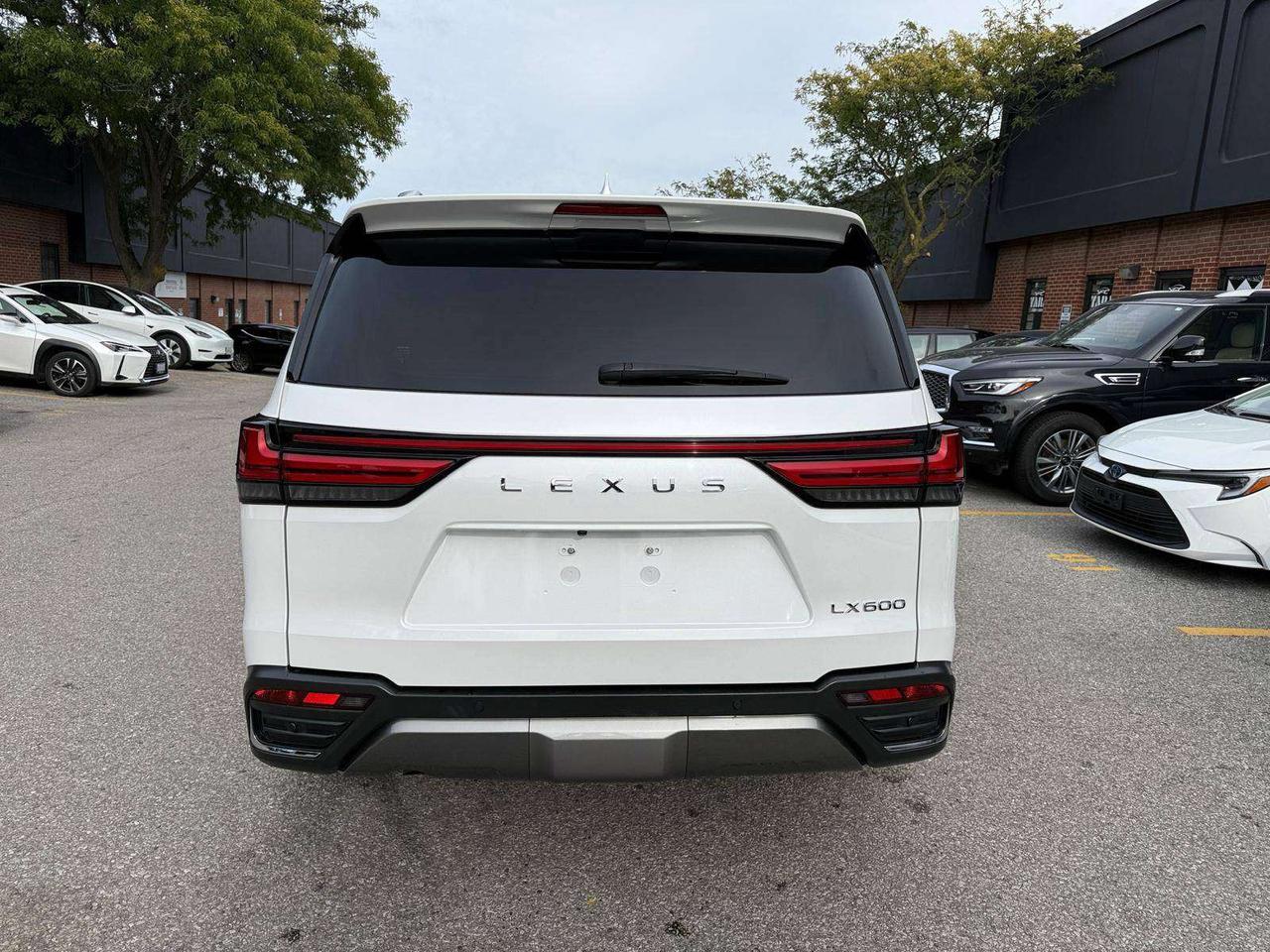 2022 Lexus LX LX 600 Auto, LUXURY PACKAGE, NO ACCIDENT Photo