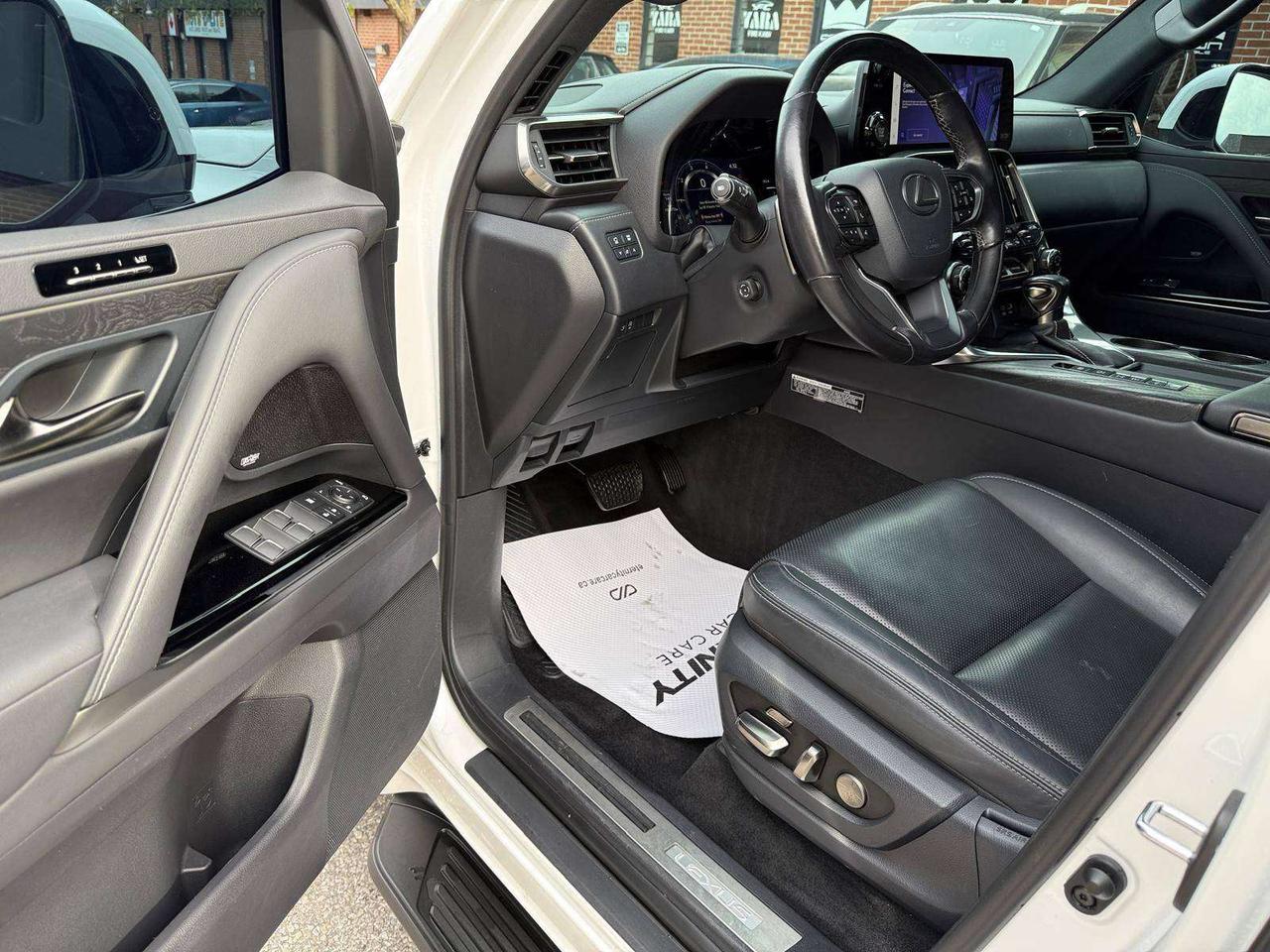 2022 Lexus LX LX 600 Auto, LUXURY PACKAGE, NO ACCIDENT Photo