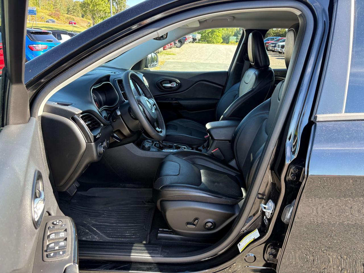 2023 Jeep Cherokee Altitude - htd seat/wheel Photo