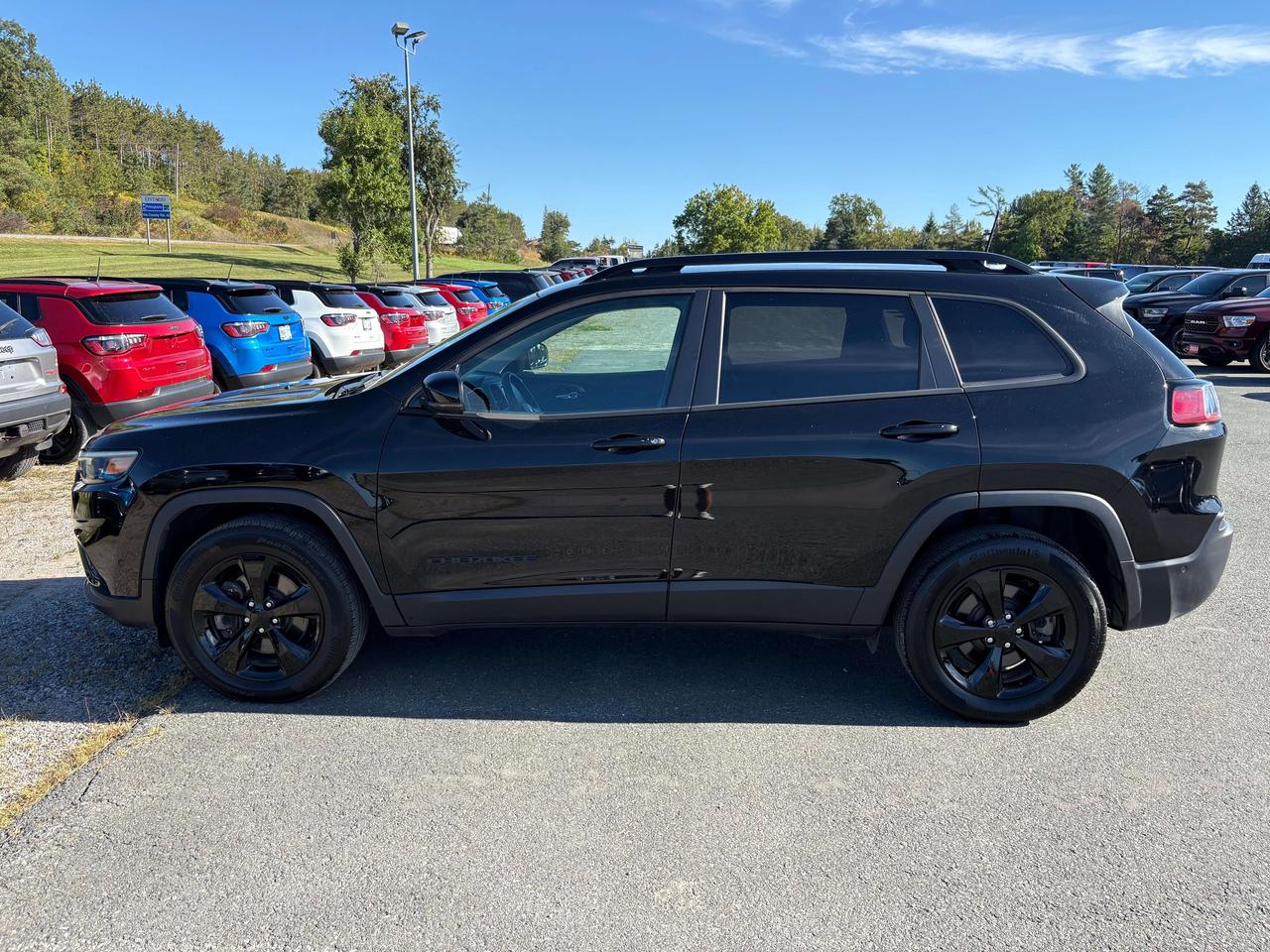 2023 Jeep Cherokee Altitude - htd seat/wheel Photo
