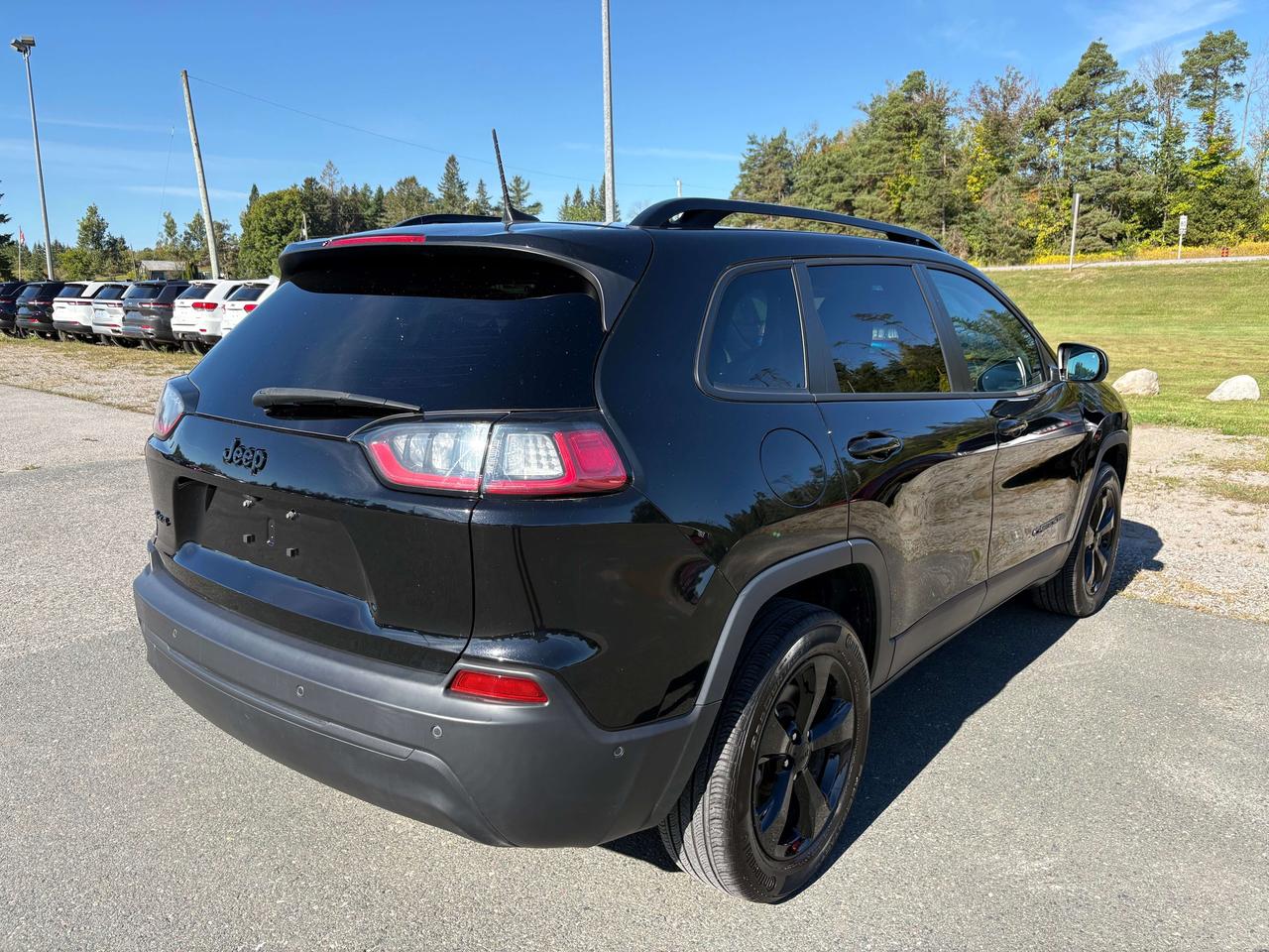 2023 Jeep Cherokee Altitude - htd seat/wheel Photo