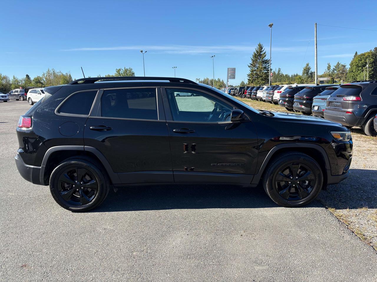2023 Jeep Cherokee Altitude - htd seat/wheel Photo