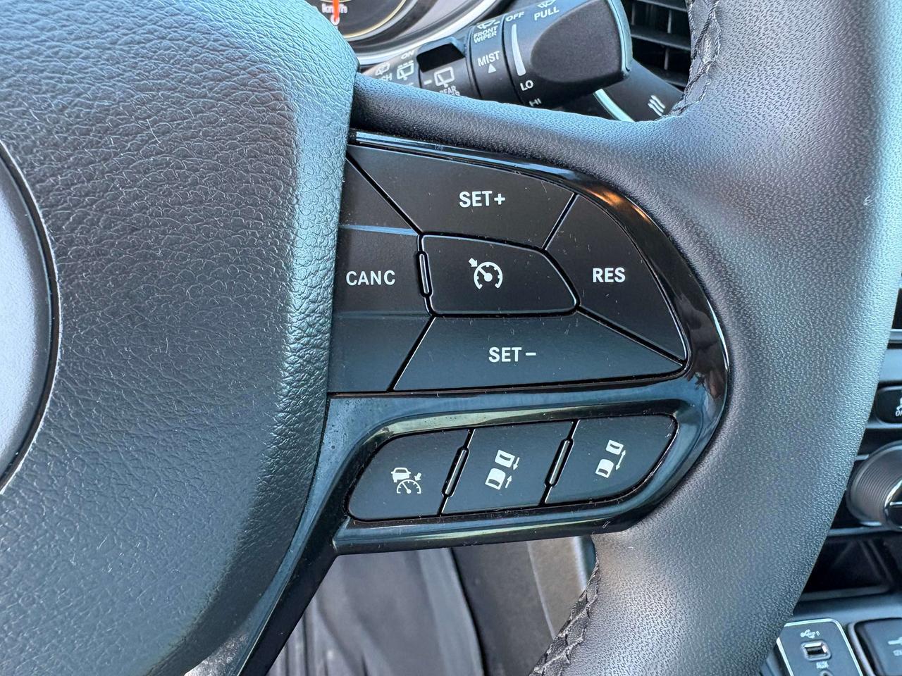 2023 Jeep Cherokee Altitude - htd seat/wheel Photo