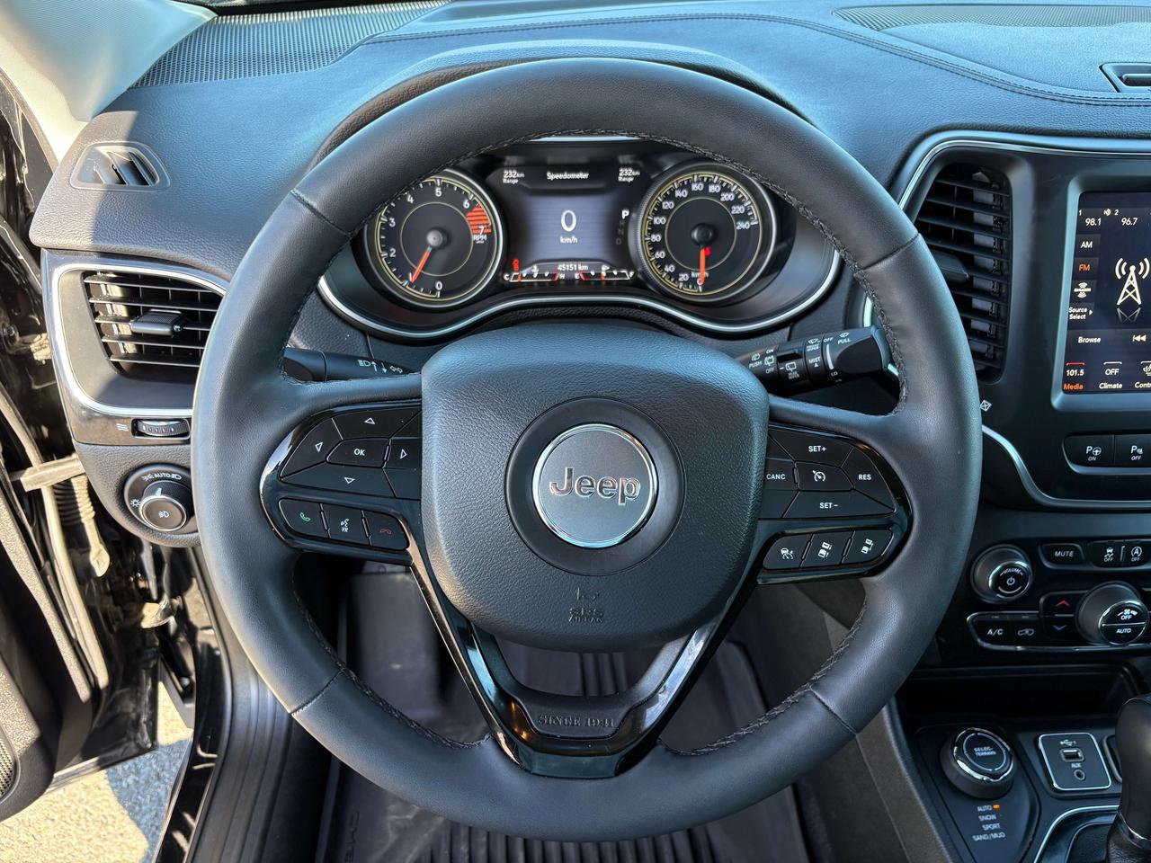 2023 Jeep Cherokee Altitude - htd seat/wheel Photo