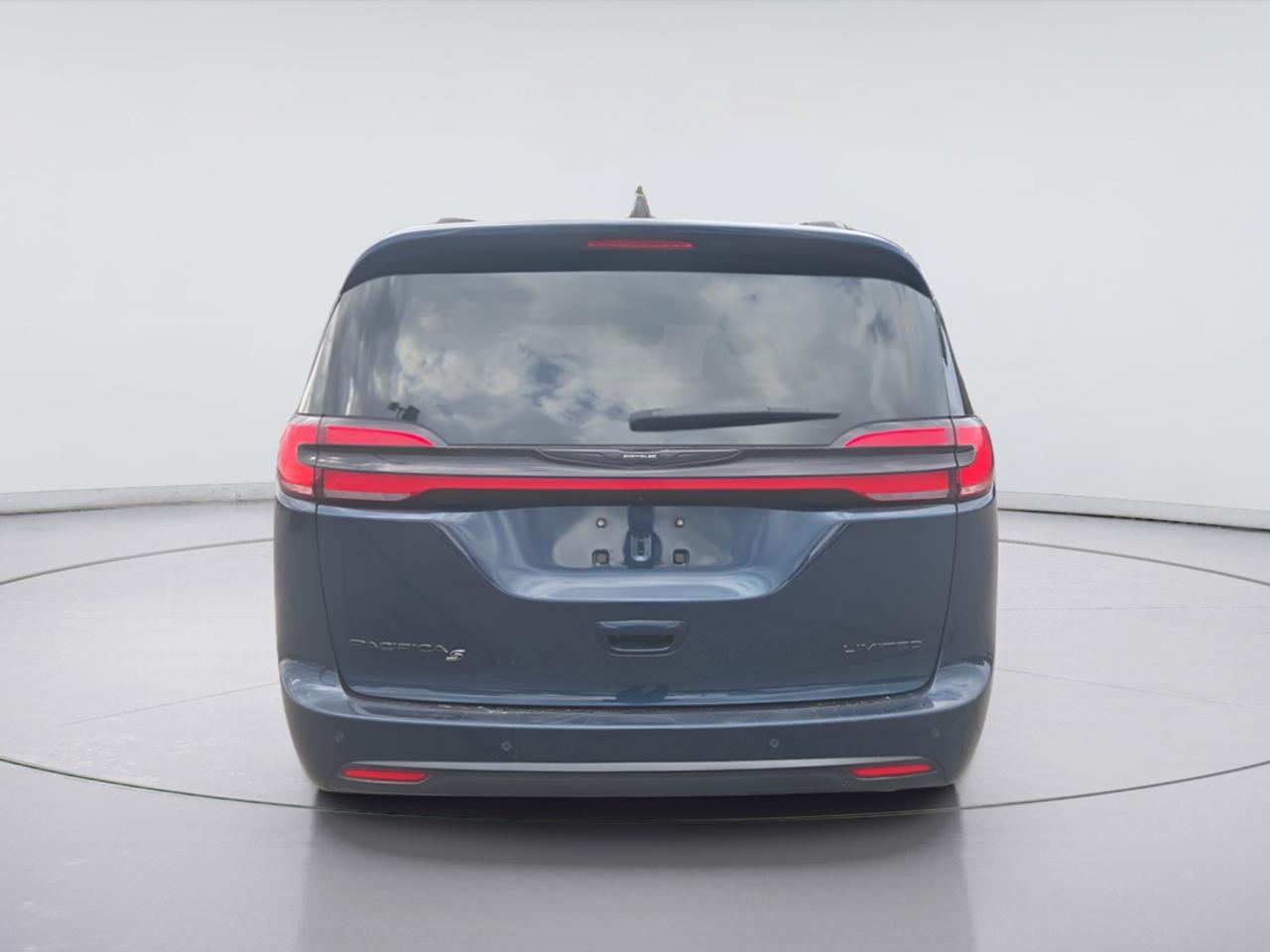2025 Chrysler Pacifica Stow 'N Go, Navigation, Leather, Hot & Cool Seats Photo