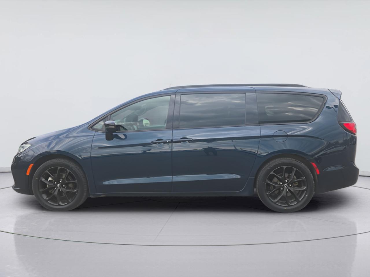2025 Chrysler Pacifica Stow 'N Go, Navigation, Leather, Hot & Cool Seats Photo5