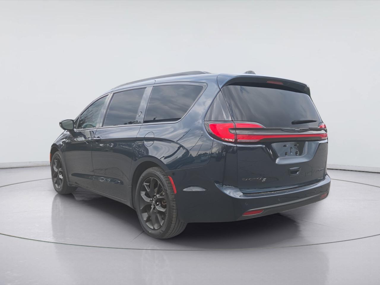 2025 Chrysler Pacifica Stow 'N Go, Navigation, Leather, Hot & Cool Seats Photo