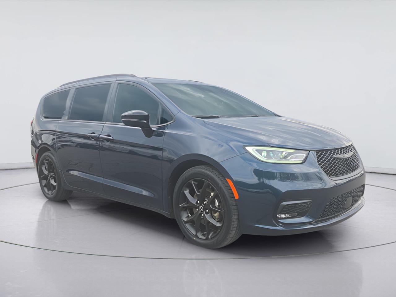 2025 Chrysler Pacifica Stow 'N Go, Navigation, Leather, Hot & Cool Seats Photo