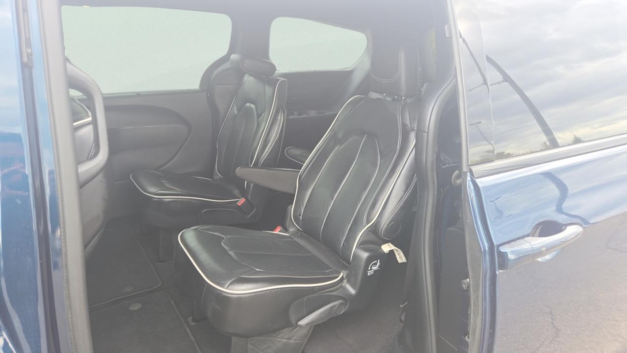 2025 Chrysler Pacifica Stow 'N Go, Navigation, Leather, Hot & Cool Seats Photo