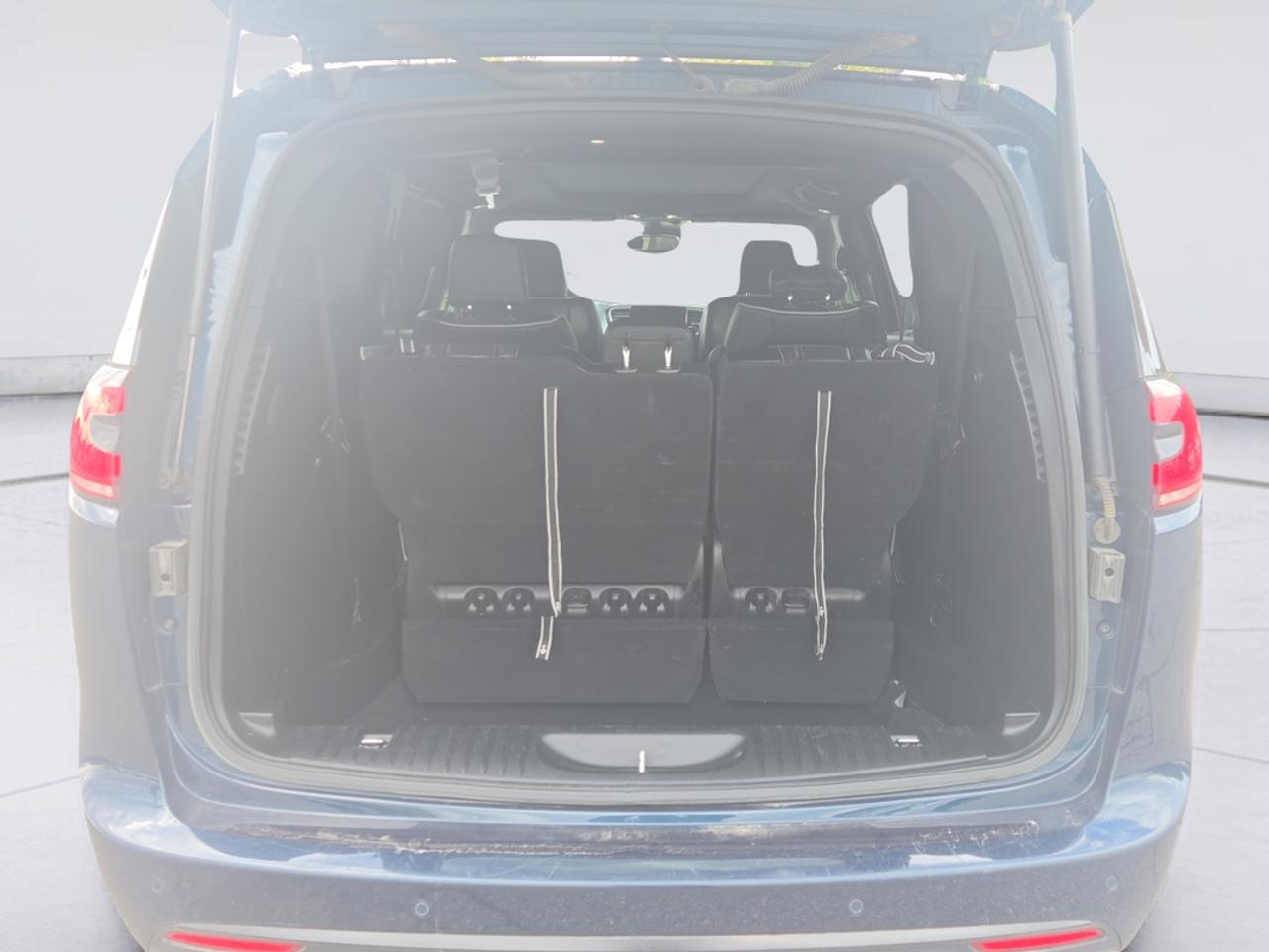 2025 Chrysler Pacifica Stow 'N Go, Navigation, Leather, Hot & Cool Seats Photo