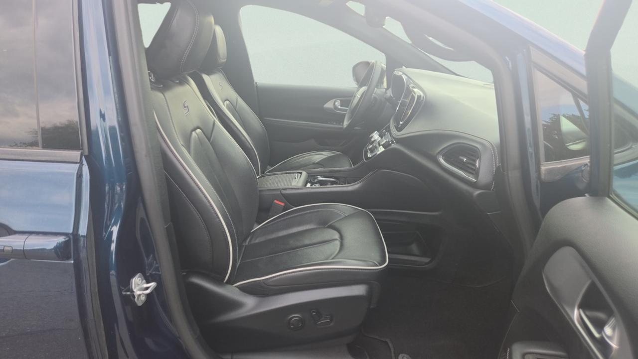 2025 Chrysler Pacifica Stow 'N Go, Navigation, Leather, Hot & Cool Seats Photo