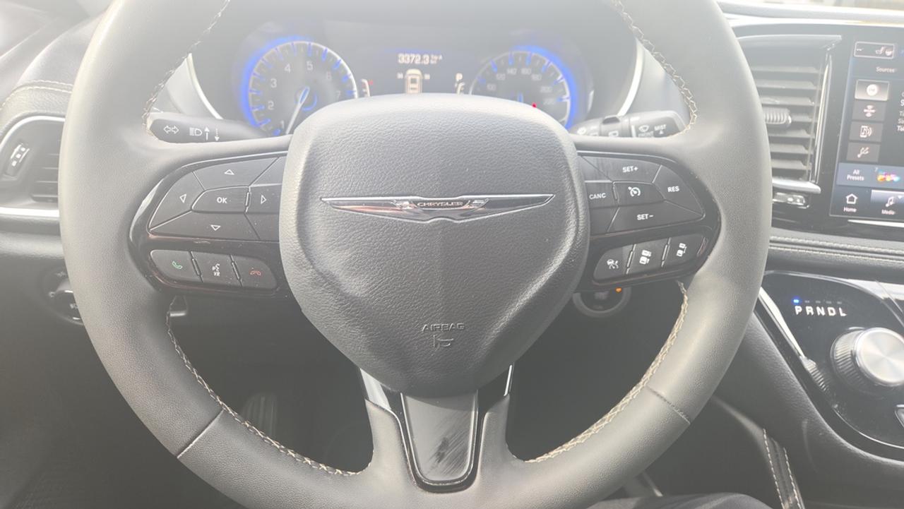 2025 Chrysler Pacifica Stow 'N Go, Navigation, Leather, Hot & Cool Seats Photo