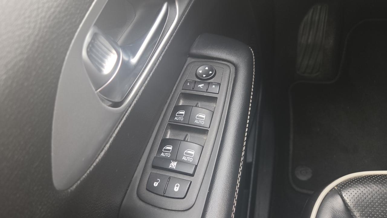 2025 Chrysler Pacifica Stow 'N Go, Navigation, Leather, Hot & Cool Seats Photo