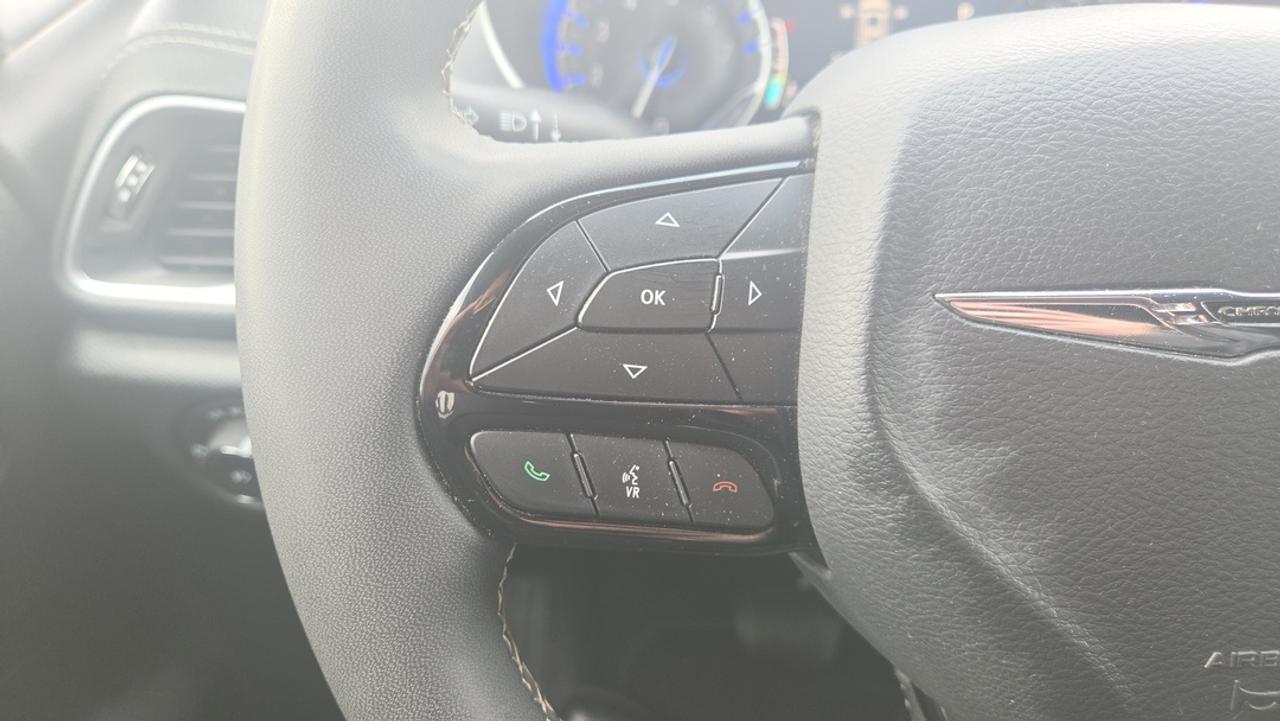 2025 Chrysler Pacifica Stow 'N Go, Navigation, Leather, Hot & Cool Seats Photo
