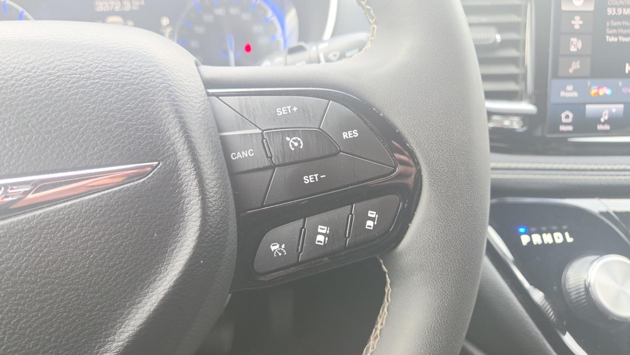 2025 Chrysler Pacifica Stow 'N Go, Navigation, Leather, Hot & Cool Seats Photo