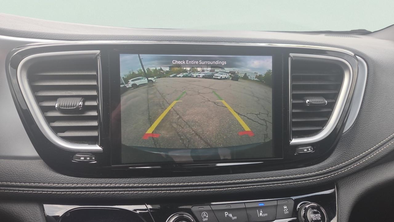 2025 Chrysler Pacifica Stow 'N Go, Navigation, Leather, Hot & Cool Seats Photo