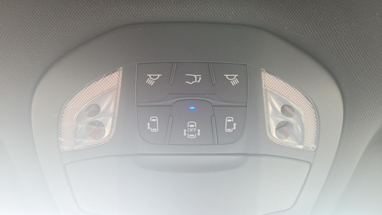 2025 Chrysler Pacifica Stow 'N Go, Navigation, Leather, Hot & Cool Seats Photo