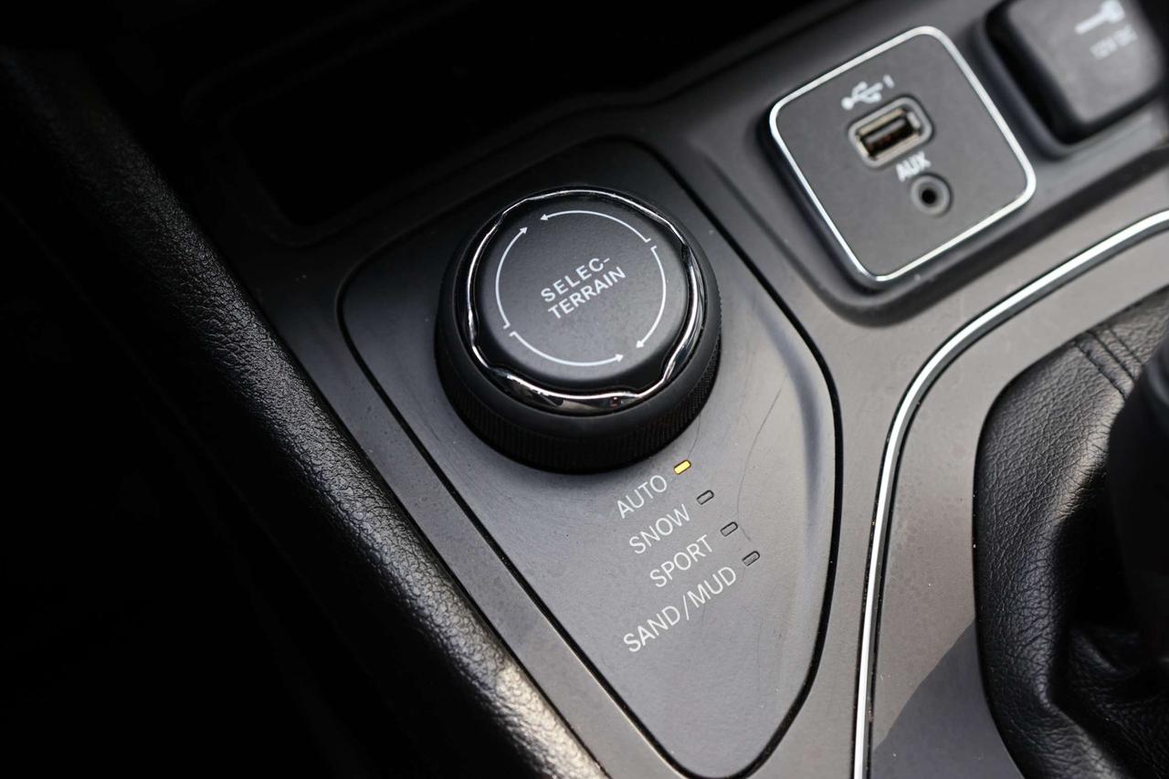 2021 Jeep Cherokee 80TH ANNIVERSARY-4x4-R STARTER/NAV/BCAM/BLIS/LEATHER/H SEATS/KEYLESS/CARPLAY/PANOROOF Photo