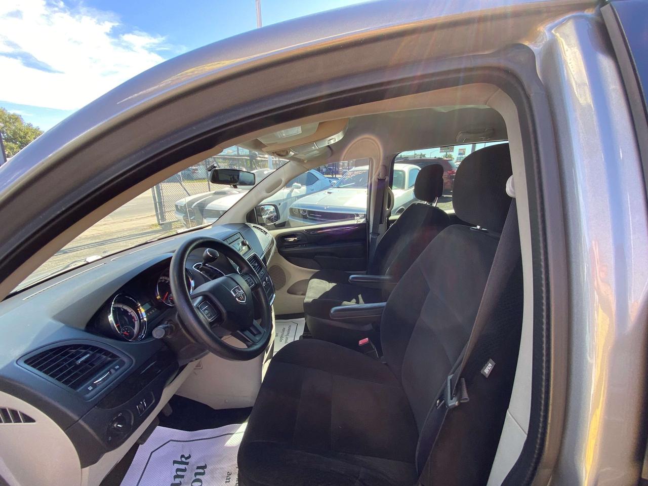2016 Dodge Grand Caravan CANADA VALUE PACKAGE Photo