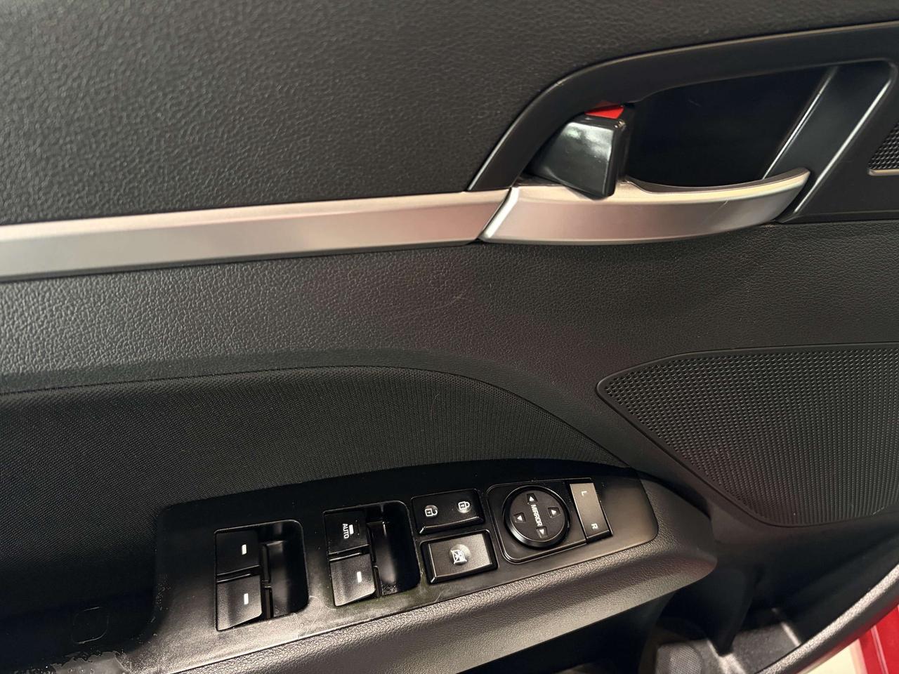 2020 Hyundai Elantra ELANTRA PREF Photo