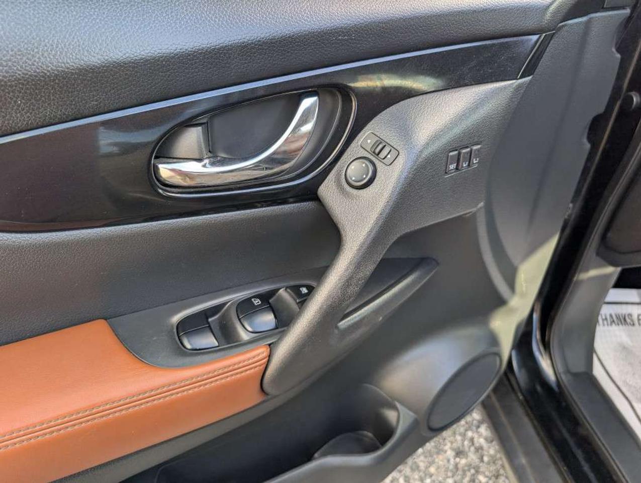 2017 Nissan Rogue SL PLATINUM AWD   NAV   LEATHER   PANOROOF  CAMERA Photo