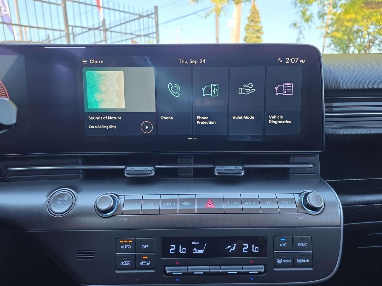 2025 Hyundai KONA 2.0L AWD w/Trend Package * NO ACCIDENTS / ROOF / LEATHER / DRIVER ASSIST Photo