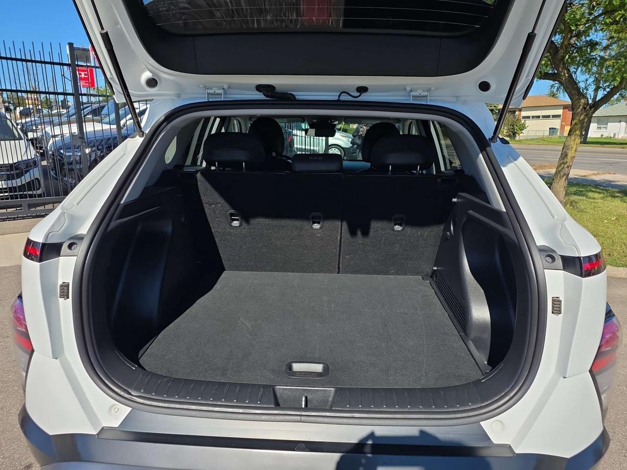 2025 Hyundai KONA 2.0L AWD w/Trend Package * NO ACCIDENTS / ROOF / LEATHER / DRIVER ASSIST Photo