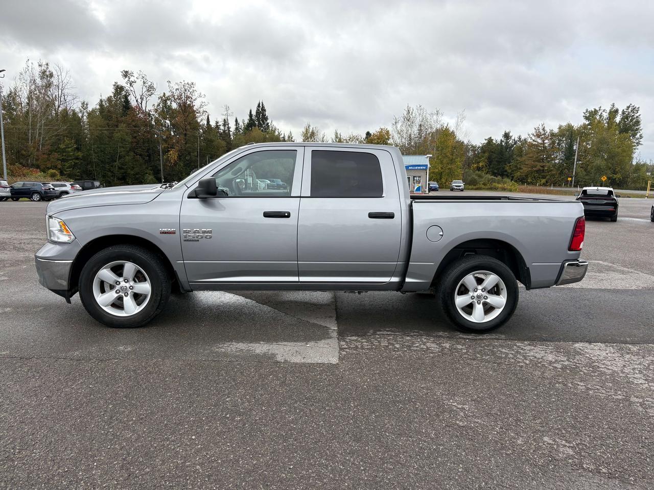 2023 RAM 1500 SLT Photo4